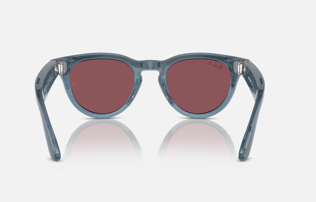 Camera smart glasses photographed from the front, showing the lens and capture button
